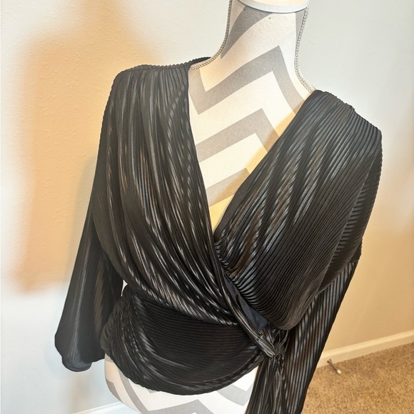 Womens 1 Express Black Pleated Surplice Wrap Blouse Size Medium - Picture 2 of 5